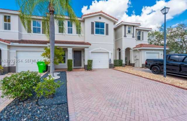 102 Riverwalk Cir Gallery 1