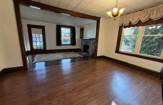 114 N ROBERTS Avenue Gallery 3