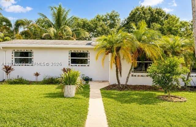 1720 SW 4th St photos photos