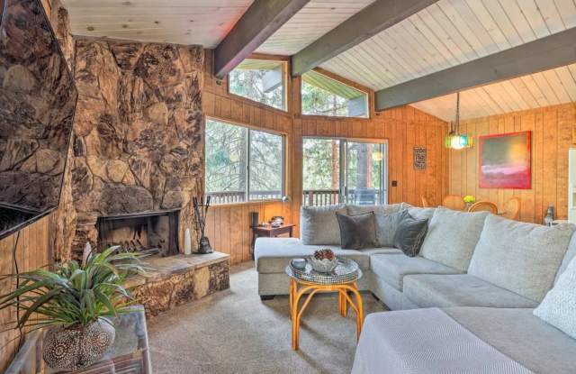 Chic Chalet in the Villas - 607 East Victoria Court, Lake Arrowhead, CA 92352