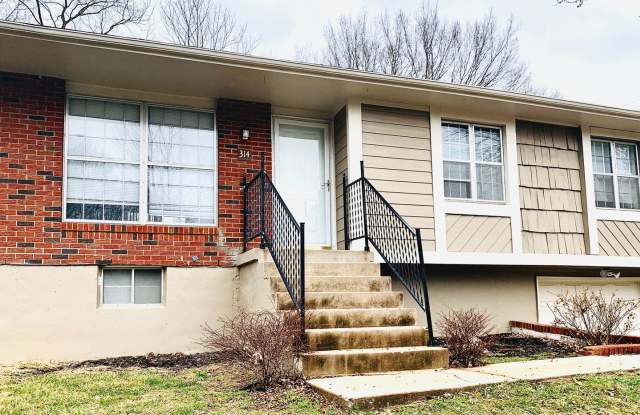 314 N Forest Avenue - 314 North Forest Avenue, Sugar Creek, MO 64054
