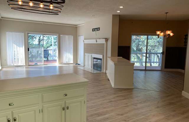 Beautiful Home Located In Lambert Lake Estates! Gallery 4
