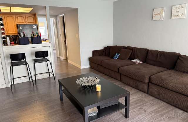 1110 N Riverside Drive photos photos