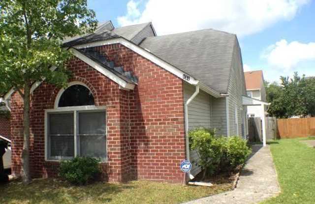 131 E Wexford Drive Gallery 2