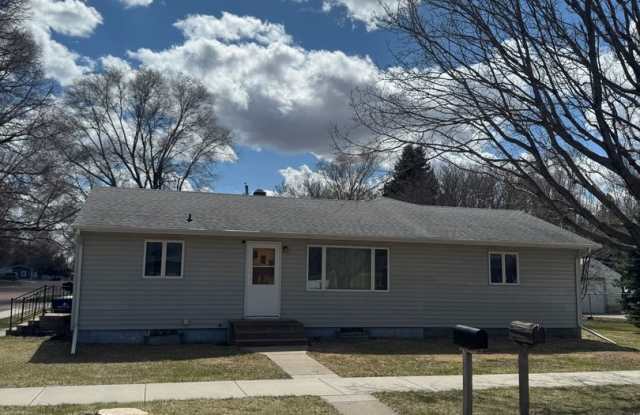 4 Bed 1.5 Bath Home - 1321 East Hanson Avenue, Mitchell, SD 57301 4 Bed 1.5 Bath Home - 1321 East Hanson Avenue, Mitchell, SD 57301