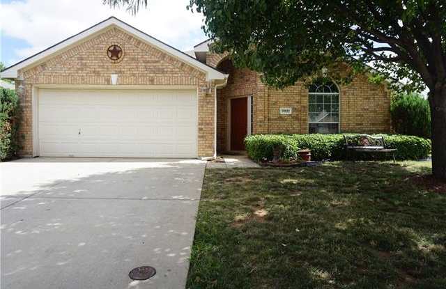 3921 Summerhill Lane - 3921 Summerhill Lane, Fort Worth, TX 76244
