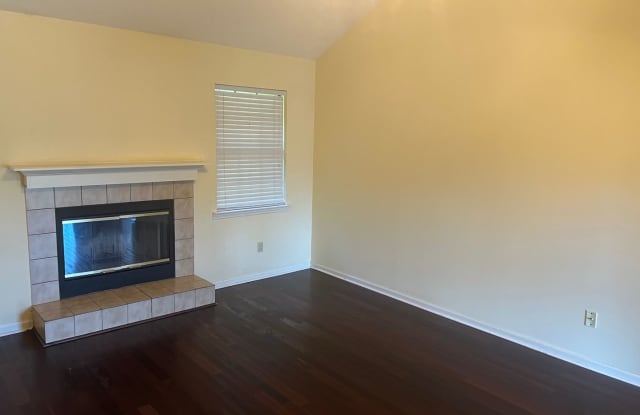 Charming 3 bed, 2 bath Home Gallery 3