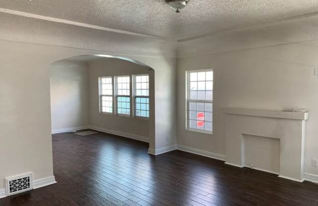 1067 South Citrus Avenue Gallery 2