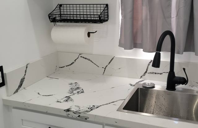 701 W 42nd St photos photos