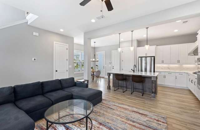 2018 Cobblestone Way Gallery 4