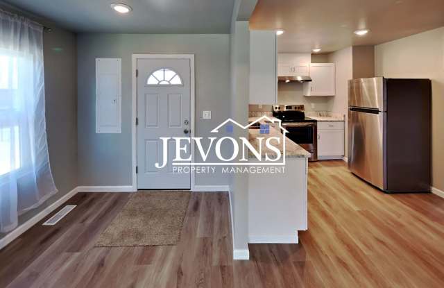 50% Off First Month's Rent - 4BR/2BA Yakima Home – In-Unit Laundry, Driveway parking, Fenced Yard & Free Storage Gallery 4