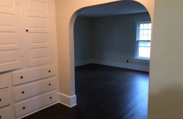 1725 Woodland Ave NW Gallery 4