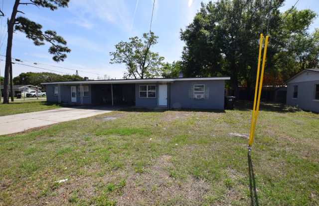 2 Bedroom 1Bath Duplex For Rent at 104 W Lancaster Road Orlando, FL 32824 Gallery 4