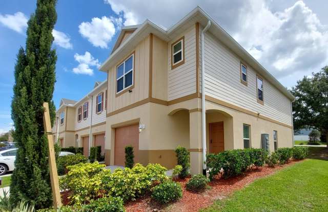 COMING SOON! Beautiful 3 Bedroom 2 1/2 Bathroom House in Lakeland photos photos