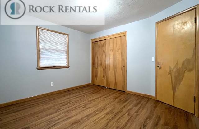 Beautifully Updated 4 Bed 2 Bath in South Hutchinson Gallery 4