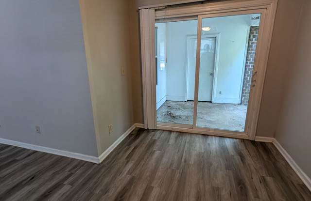Spacious 2BD/2BA Duplex Gallery 3