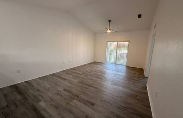 Remodeled 2/2 Upstairs Condo Gallery 4