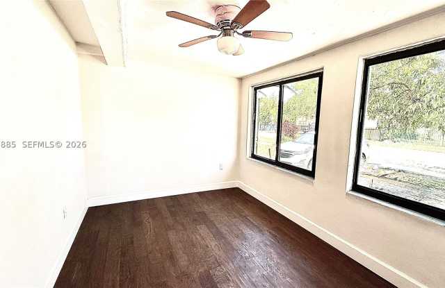 1352 NW 112th Ter Gallery 4