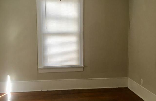 825 Rowan St Gallery 3