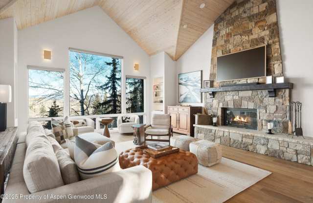 18 Edgewood Lane Gallery 3