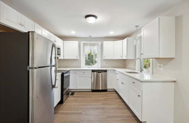 3 Bedroom / 2.5 Bath House Available Now in Harleysville photos photos