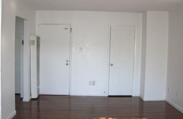 2750 Argyll Ave photos photos