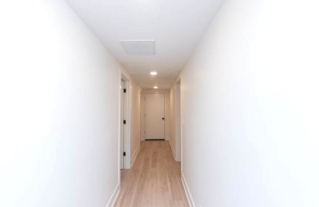 2825 N Rockwell Gallery 4