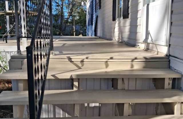 Cute 2 Bed 2 Bath Home 3 miles from the Beach!! Gallery 3