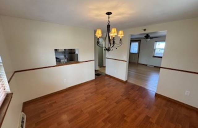 Charming 2BD/1BA Townhome in Burlington’s New North End photos photos