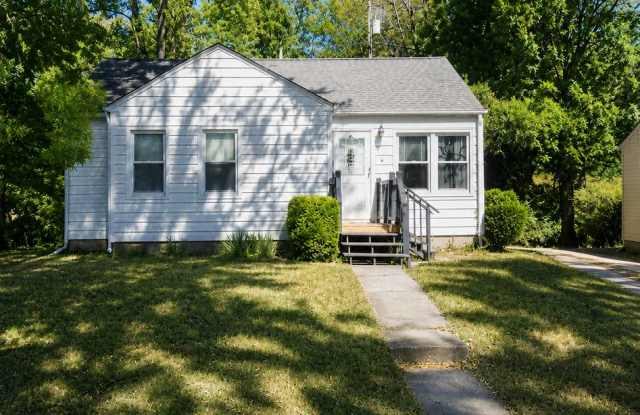 Inviting 3 Bed / 1 Bath Home in North Kansas City! photos photos