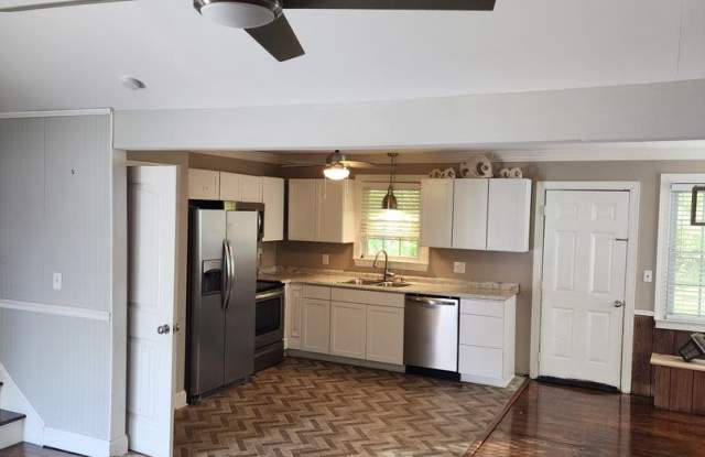 Spacious 4 bedroom 2 bath Will Not last long! Gallery 4
