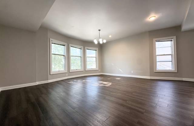 104 E. Dayton Street104-2 Gallery 1