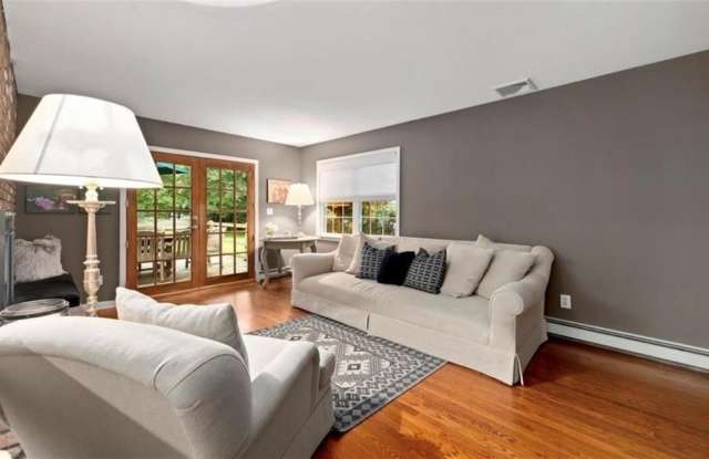 240 Plainview Road Gallery 3
