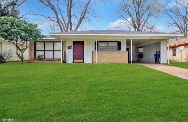 2639 W Cavett Dr - 2639 West Cavett Drive, Shreveport, LA 71104