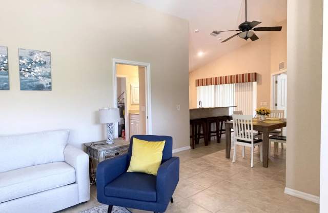 227 Rotonda Boulevard West - A Gallery 3