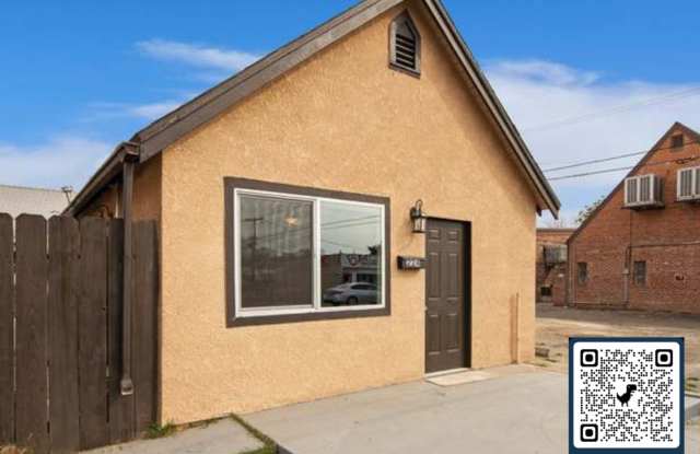 Move in Ready!! FURNISHED 1 Bed 1 Bath in Fresno!! - 224 North Maple Avenue, Fresno, CA 93702
