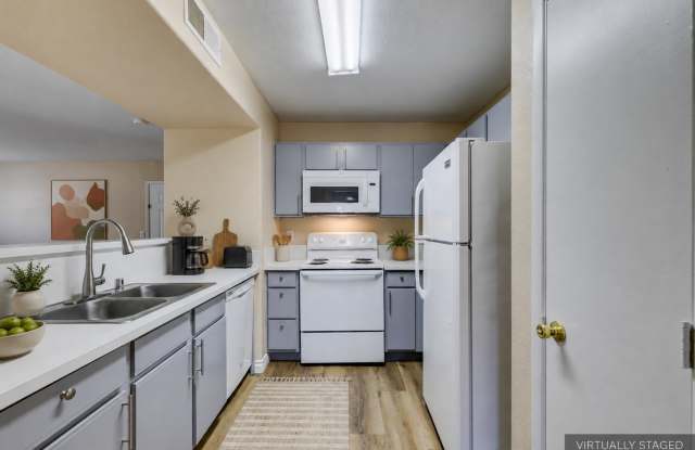 Beautiful 2Bed/2Bath First Floor Condo located in Silverado Ranch Gallery 4