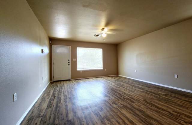 Cozy 3-Bedroom, 2-Bathroom Home with Garage in East Lubbock Gallery 4