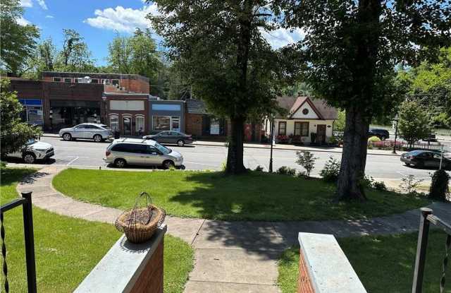 226 Main Street Gallery 4