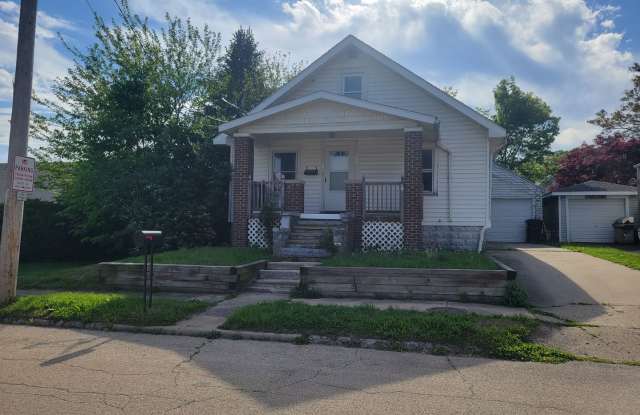 Available E Peoria 3BR/1BA w/Garage photos photos