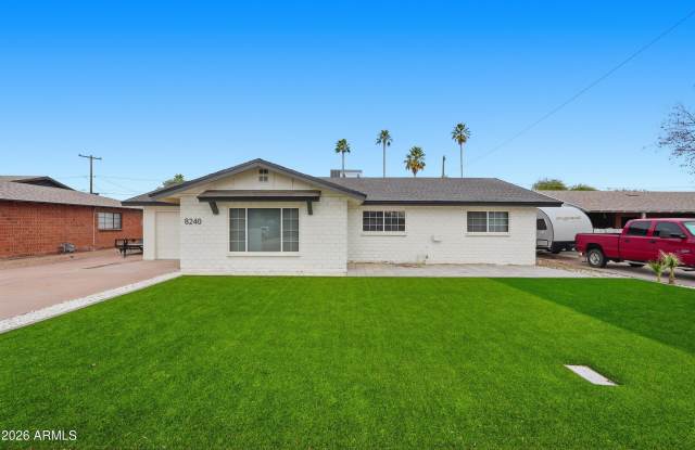 8240 E MONTEROSA Street Gallery 1