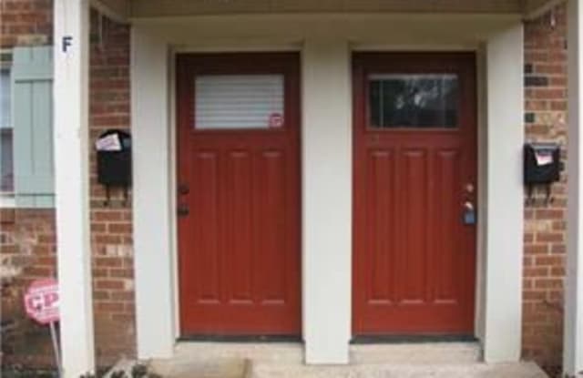 1207 E Green Oaks Lane - 1207 Green Oaks Ln, Charlotte, NC 28205
