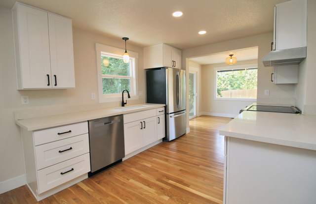 Beautifully Renovated 3-Bedroom Home in Peaceful Cedar Mill! photos photos