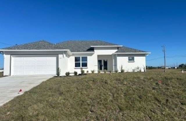 4/2  Coming soon newer construction  Availabe 07/01/2026 photos photos