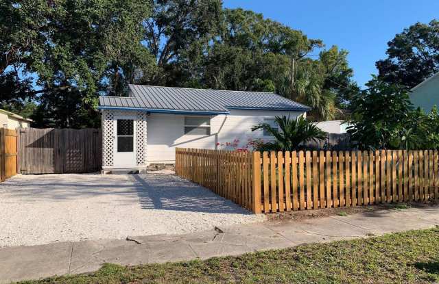 5509 13th Ave S - 5509 13th Avenue South, Gulfport, FL 33707