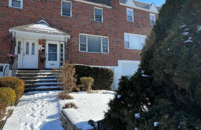 Beautiful 3 Bedroom, 1.5 Bath in Brookhaven photos photos