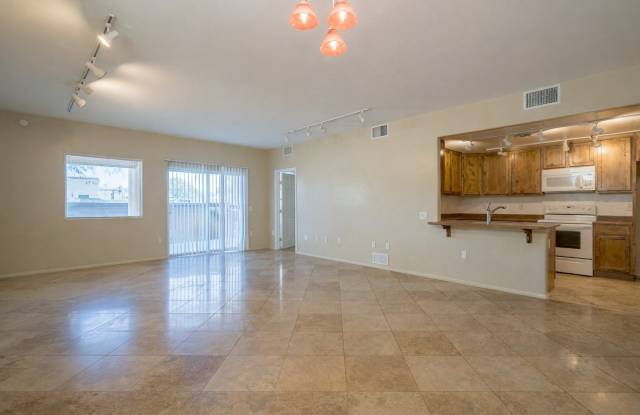 638-642 E. Lester St. ( 638-1, 638-2, 640-1, 640-2, 642-1, 642-2 ) - SVP Gallery 1