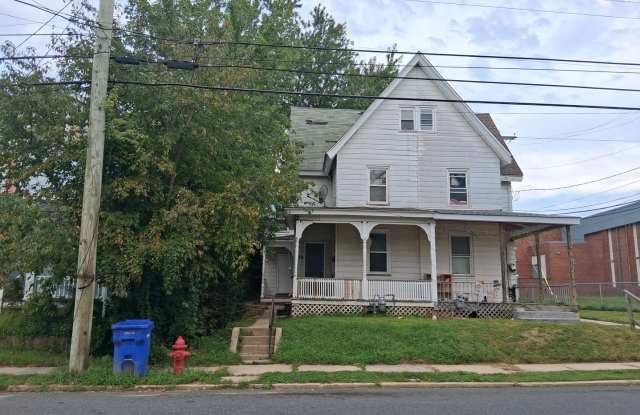 Spacious 4 Bedroom Home FOR RENT in Bridgeton $2150 Gallery 3