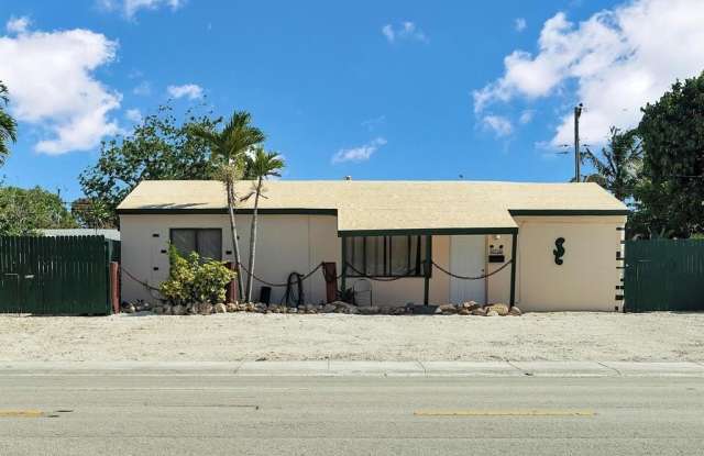4932 SW 12th St photos photos
