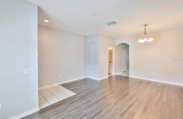 12950 KINGS CROSSING Drive Gallery 3